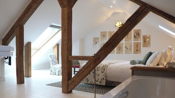 Chambre Deluxe loft Mouche | Iron/ironing board, free WiFi, bed sheets