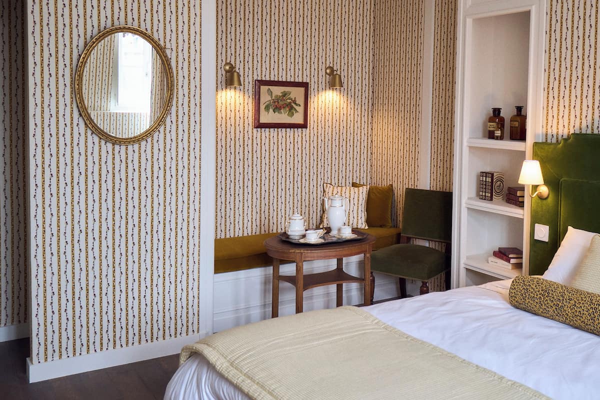 Suite Abeille | 1 slaapkamer, een strijkplank/strijkijzer, gratis wifi, beddengoed