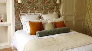 Chambre Deluxe libellule | 1 bedroom, iron/ironing board, free WiFi, bed sheets