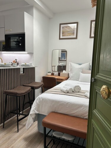 Champs Elysees - Arc de Triomphe Cozy Studio in Paris 8