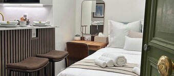 Champs Elysees - Arc de Triomphe Cozy Studio in Paris 8