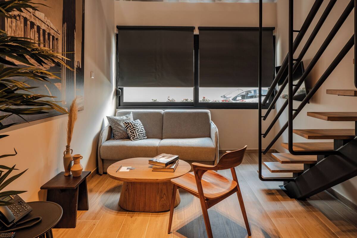Signature Urban Loft | In-room safe, soundproofing, iron/ironing board, cribs (free)