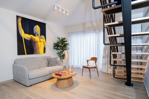 Loft Superior | Vardagsrum | 32-tums smart-tv med digitalkanaler