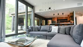 Télévision, cheminée