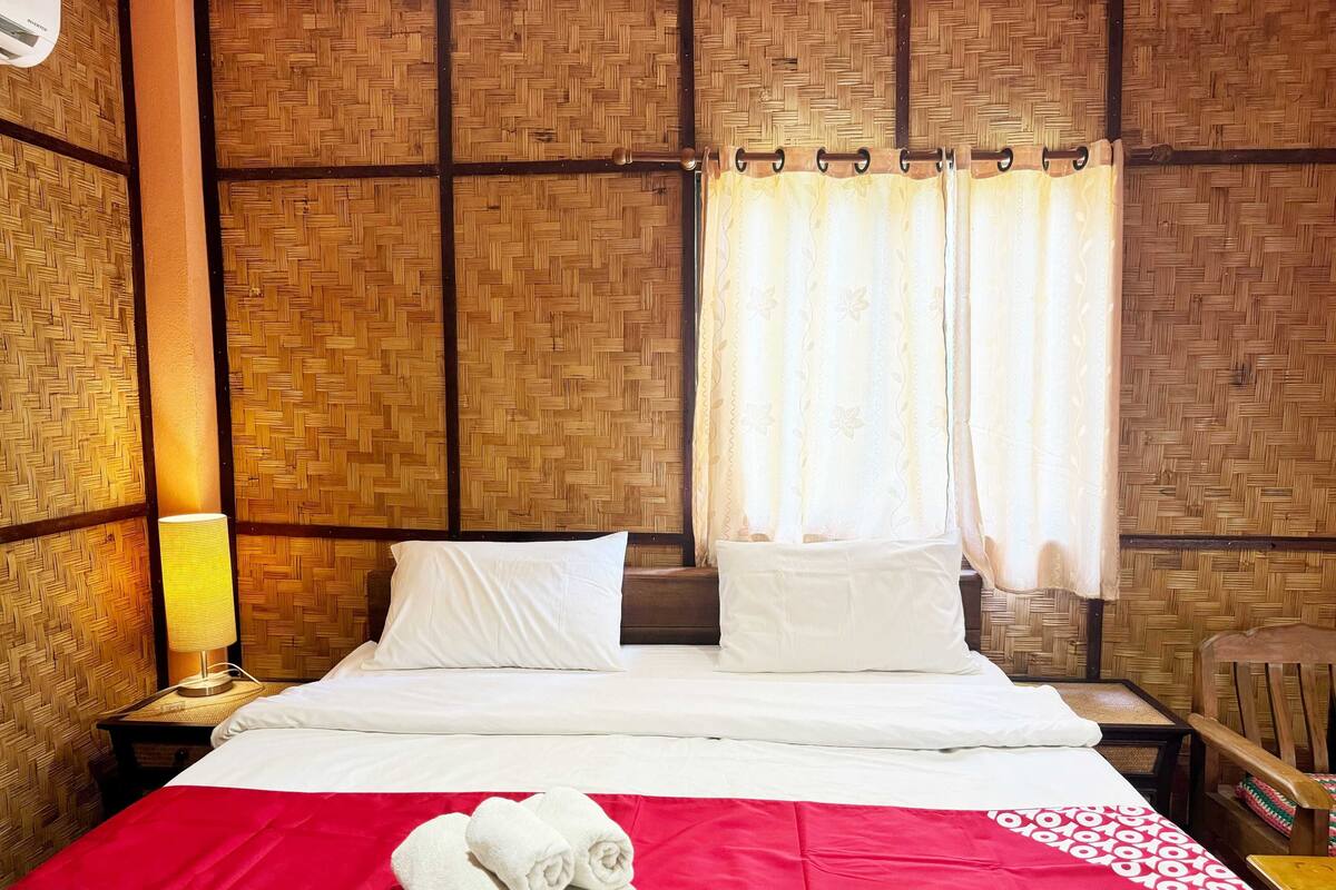 1 bedroom, desk, laptop workspace, blackout curtains
