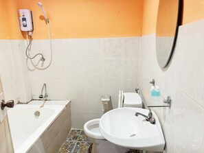 Standard Double Room | Bathroom