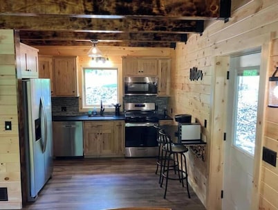 Creekside Cabin with Lake Access , Brand new build !!!