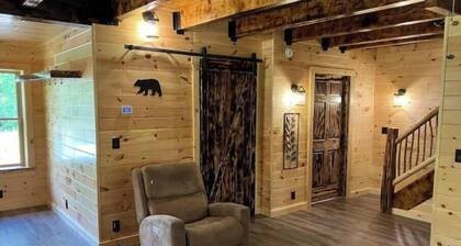 Creekside Cabin with Lake Access , Brand new build !!!