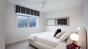 3 camere, una scrivania, ferro/asse da stiro, culla da viaggio