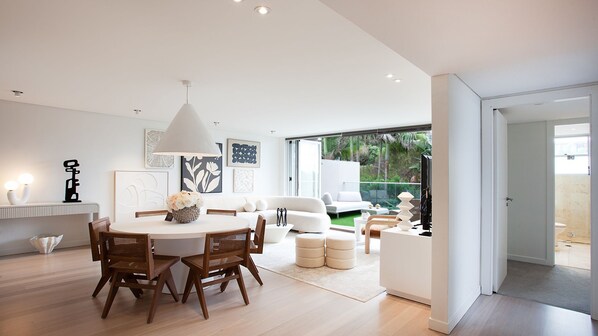 Interior - Waves of Calm, Tamarama Isyd (Bondi)