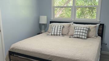 3 bedrooms, iron/ironing board, WiFi, bed sheets