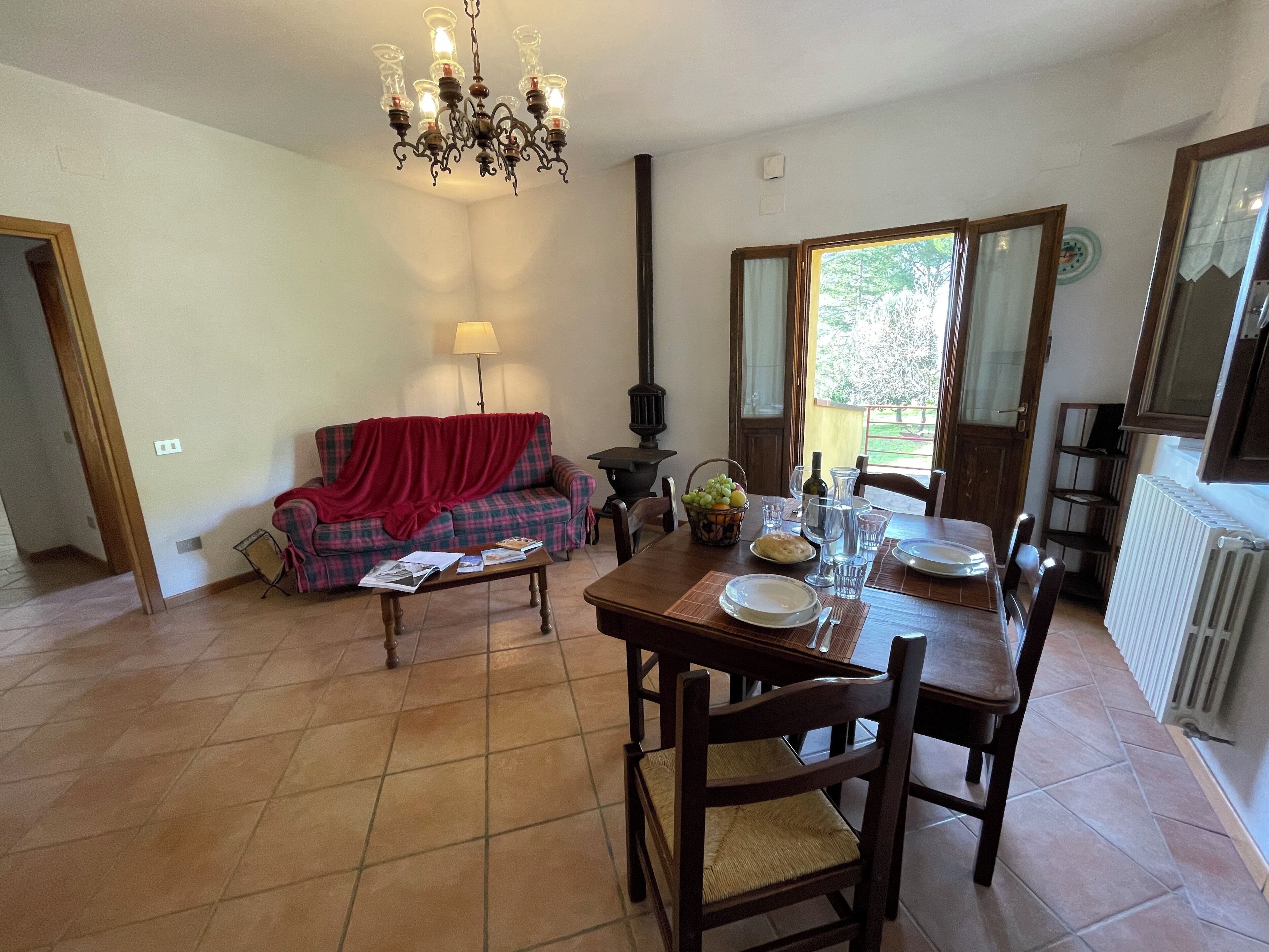 Traditional Apartment, Garden View | Living area
