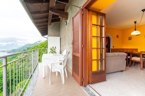 Apartment | Balcony - Un Balcone sul Lago by Wonderful Italy (Montemezzo)