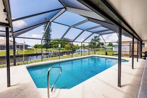 A heated pool - Boater's Paradise-Lux 3 br w/ private heated pool,bring your 27 ft boat! (Port Charlotte)