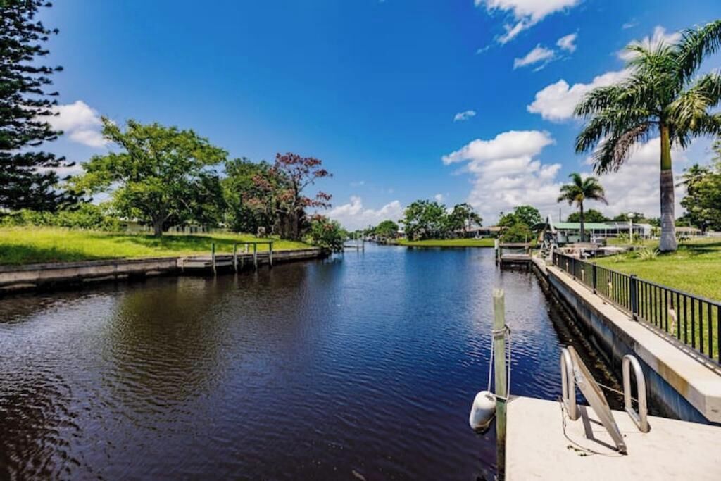 Canal front three bedroom w/pool. Bring your boat!