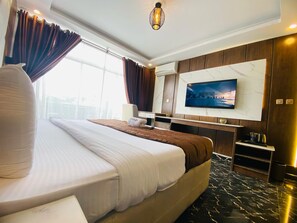 Royal Room | Desk, soundproofing, free WiFi, bed sheets - Presken Hotel Victoria Island (Lagos)