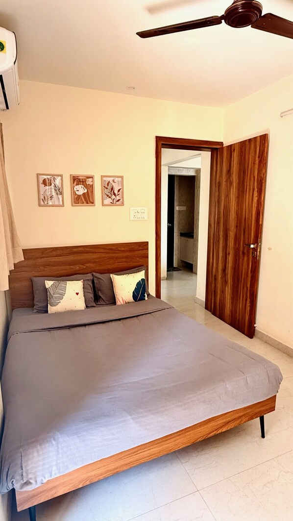 2 habitaciones, escritorio, tabla de planchar con plancha y wifi gratis 