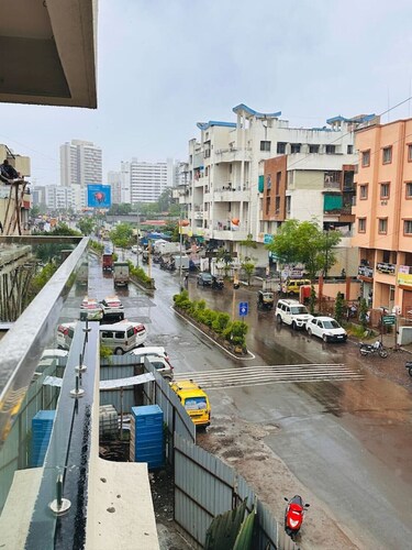 Robin`s Roost: 2BHK Modern AC Flat in Wakad, Pune