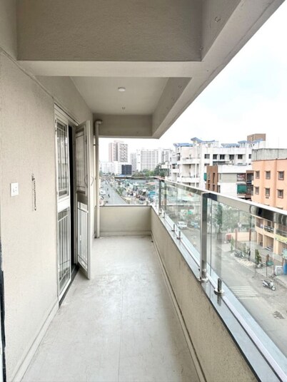 Robin`s Roost: 2BHK Modern AC Flat in Wakad, Pune