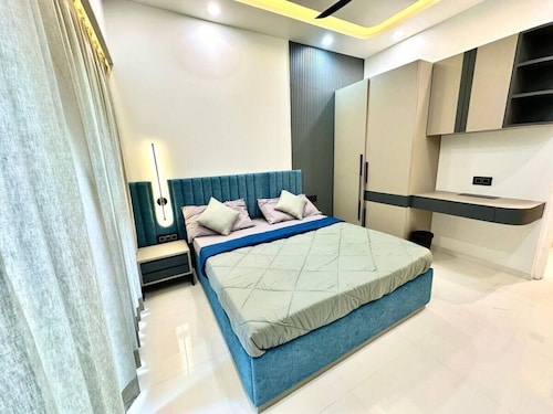 Peacock Palace: 2BHK Modern AC Flat in Baner, Pune