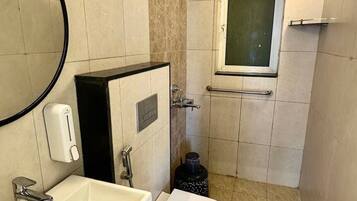 Hårføner og håndklær