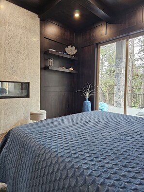 4 bedrooms, iron/ironing board, WiFi, bed sheets - Stylish Ranch Home w/ Panoramic Windows. Family-Friendly! (Morrison)