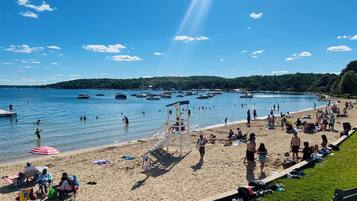 沙滩椅、沙滩毛巾