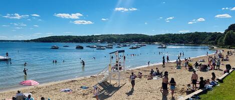 Camastros y toallas de playa