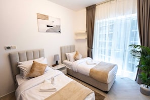 3 slaapkamers, een bureau, een strijkplank/strijkijzer, wifi