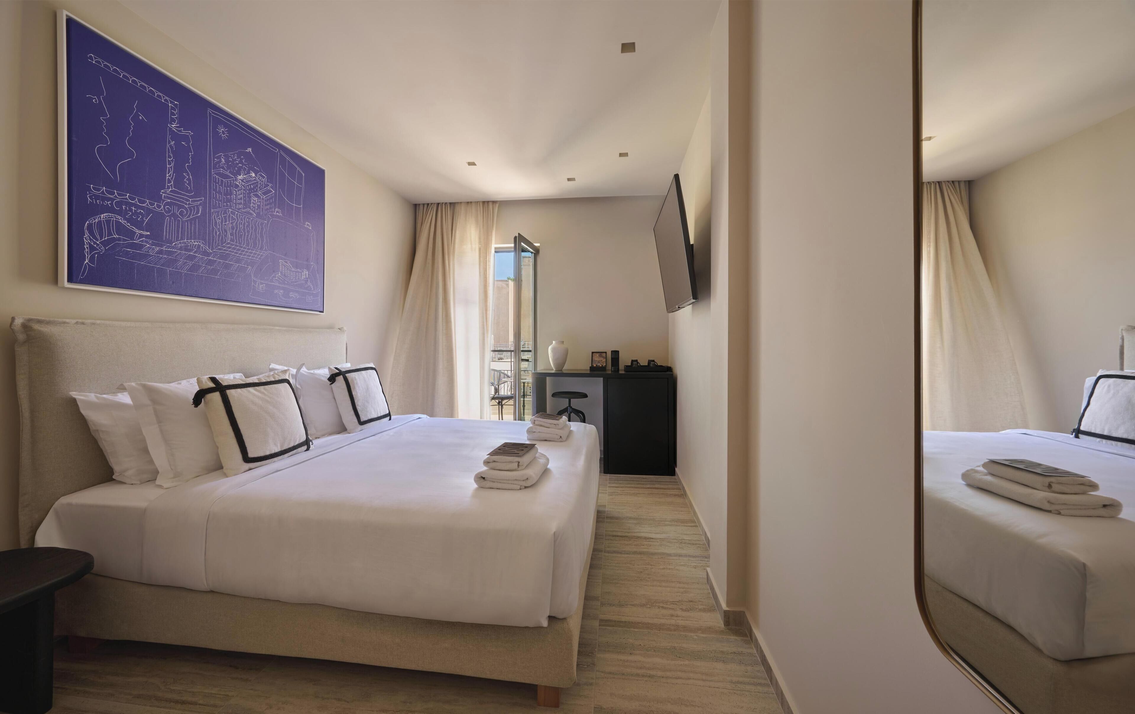 Kamar Double Panorama, balkon, pemandangan kota | Minibar, brankas, ruang kerja ramah laptop, dan kedap suara