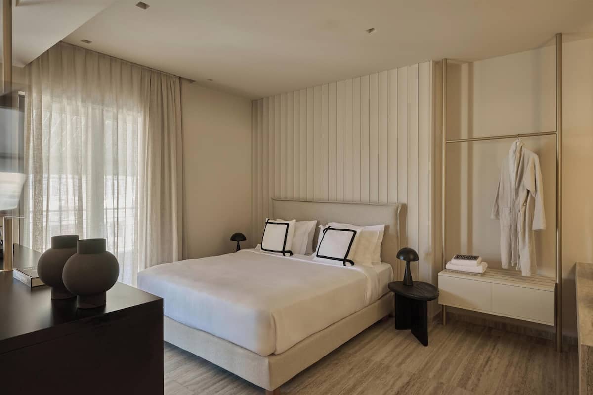 Phòng Suite Grand, ban công, quang cảnh thành phố | 1 phòng ngủ, minibar, két bảo mật tại phòng