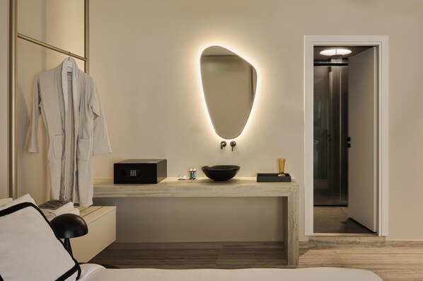 Grand Suite, Balcony, City View - Vision 3rd Sept 19 - Top Floor (Athens)