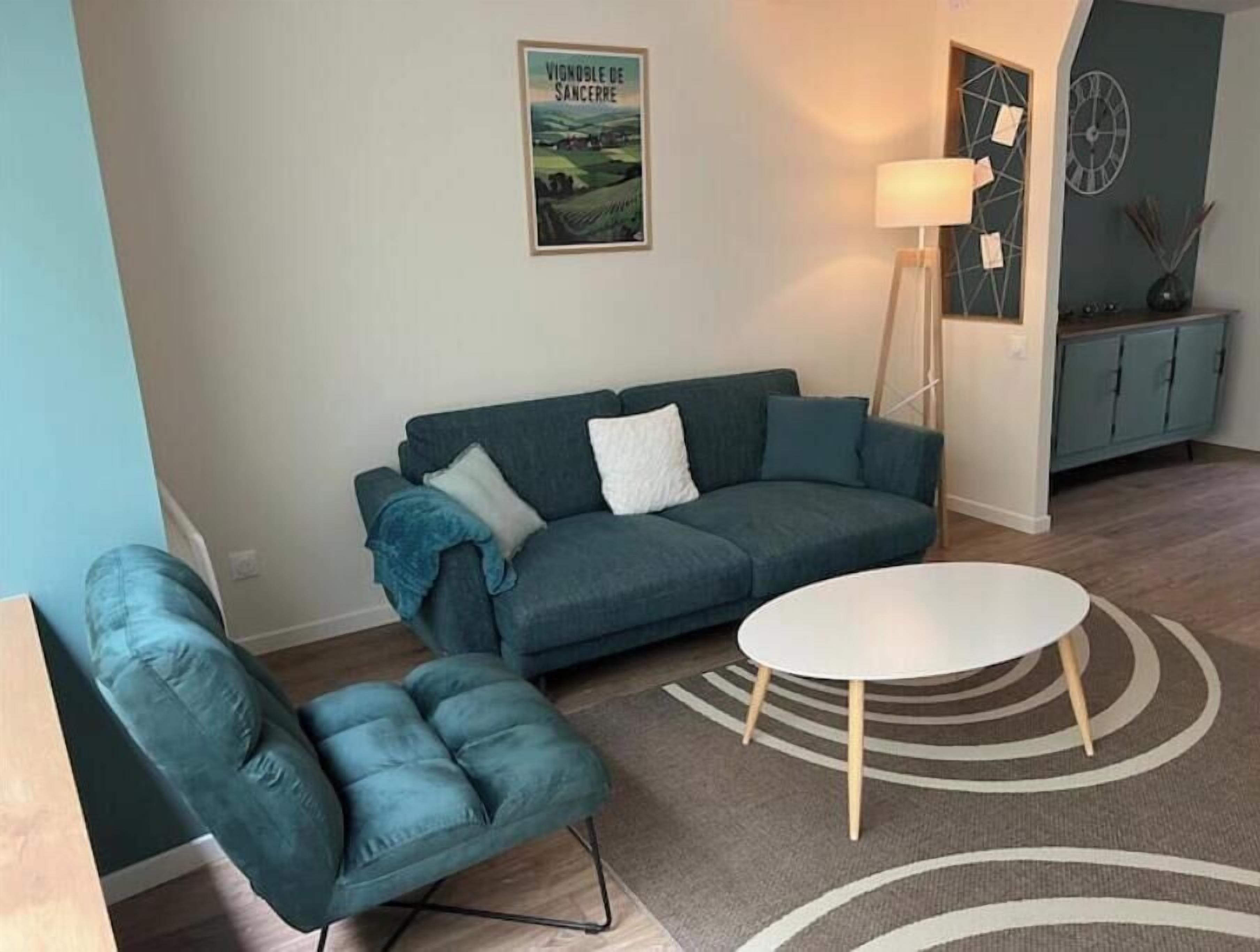 TV connectée, livres, médiathèque, chaîne hi-fi