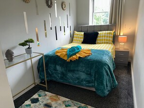 Apartment | 2 bedrooms, iron/ironing board, free WiFi, bed sheets - London Luxury Apartment up to 8 Guests (London)