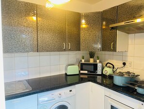 Private kitchen - London Luxury Apartment up to 8 Guests (London)