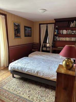 5 dormitorios, tabla de planchar con plancha, wifi gratis y ropa de cama