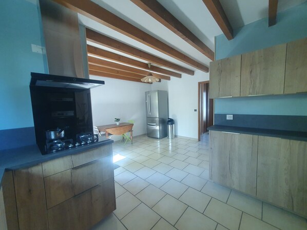 Réfrigérateur, micro-ondes, four, lave-vaisselle