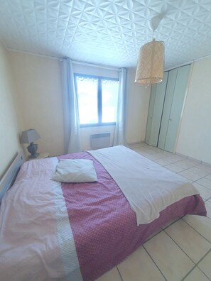 3 bedrooms, iron/ironing board, free WiFi