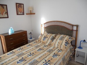 2 quartos, ferros/tábuas de passar roupa