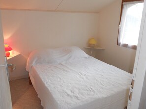 5 soverom og strykejern/-brett