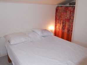 5 bedrooms, iron/ironing board