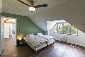 6 bedrooms, iron/ironing board, free WiFi
