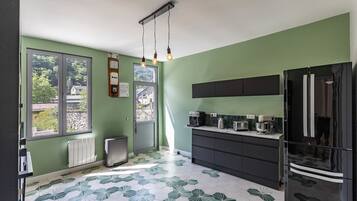 Fridge, microwave, oven, dishwasher