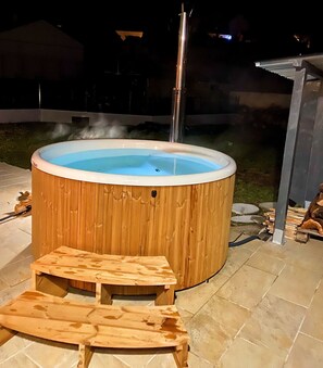 Bain à remous extérieur