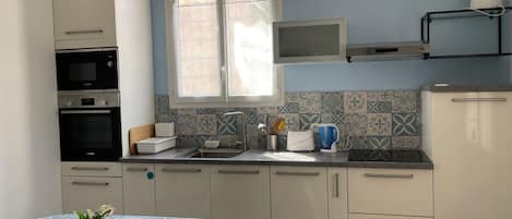Fridge, microwave, oven, stovetop
