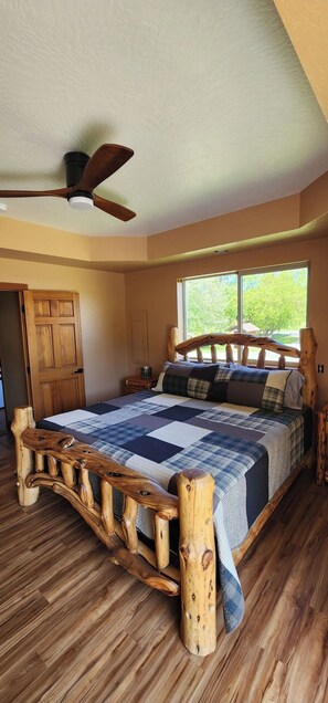 2 Schlafzimmer, Schreibtisch, Bügeleisen/Bügelbrett, kostenloses WLAN