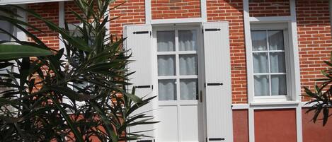 تفاصيل الفندق من الخارج