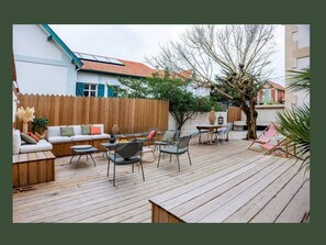 تناول الطعام بالخارج