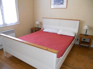 2 slaapkamers, een strijkplank/strijkijzer