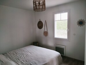 3 chambres, fer et planche à repasser, Wi-Fi gratuit